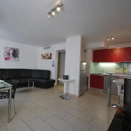 Vieux Port One Bedroom A13 * Cannes